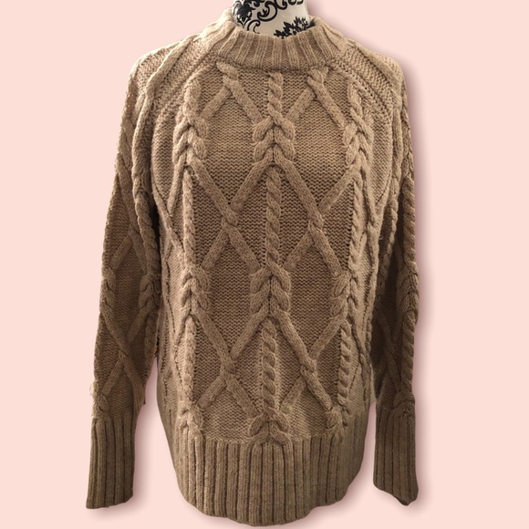 H&M Oversized Cable Knit Sweater - Picture 1 of 5